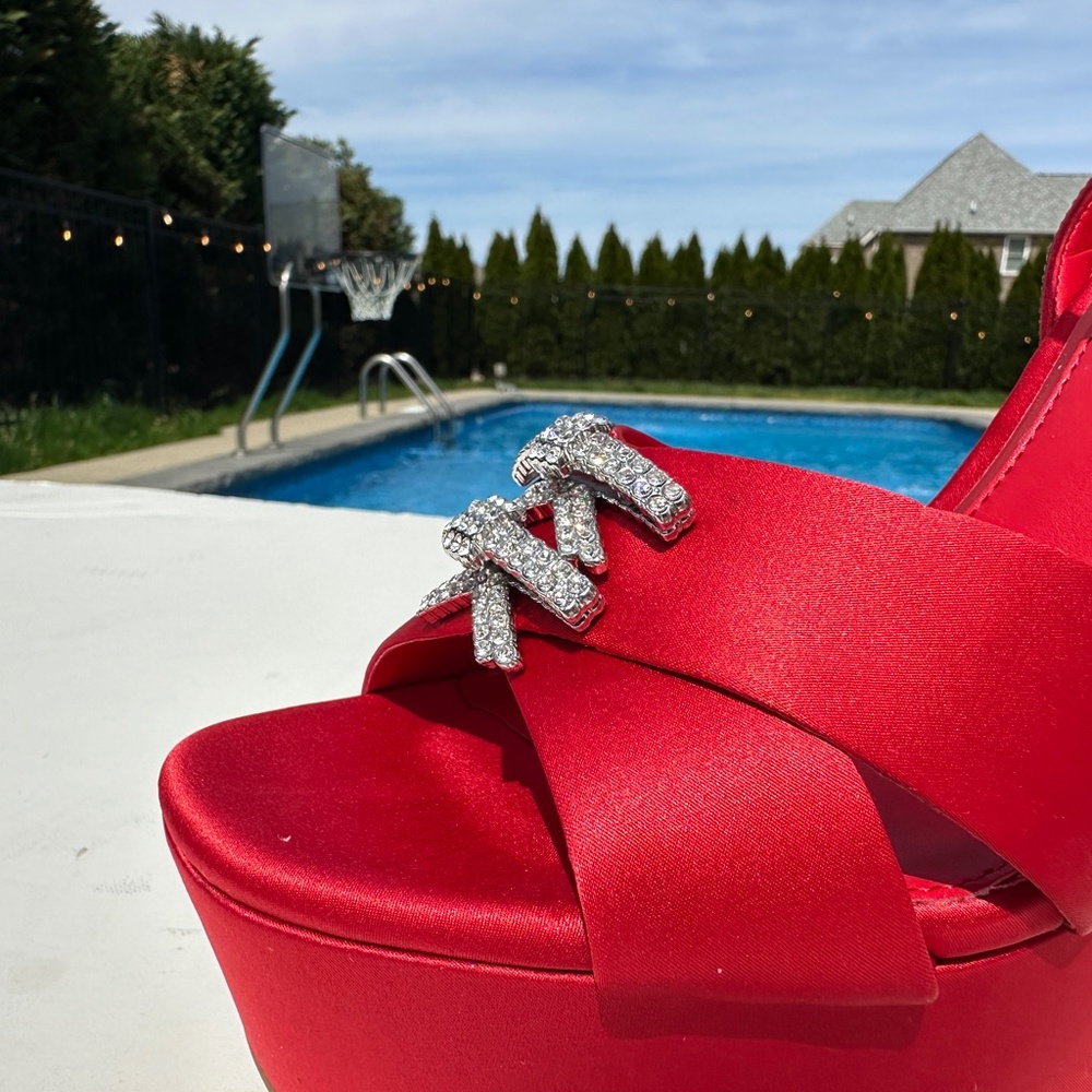 NWT Gianni Bini 10 Dempsey Red Satin Bow Platform Sandals - Picture 9 of 15